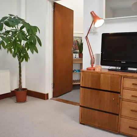 Unique And Spacious Studio Near Centre